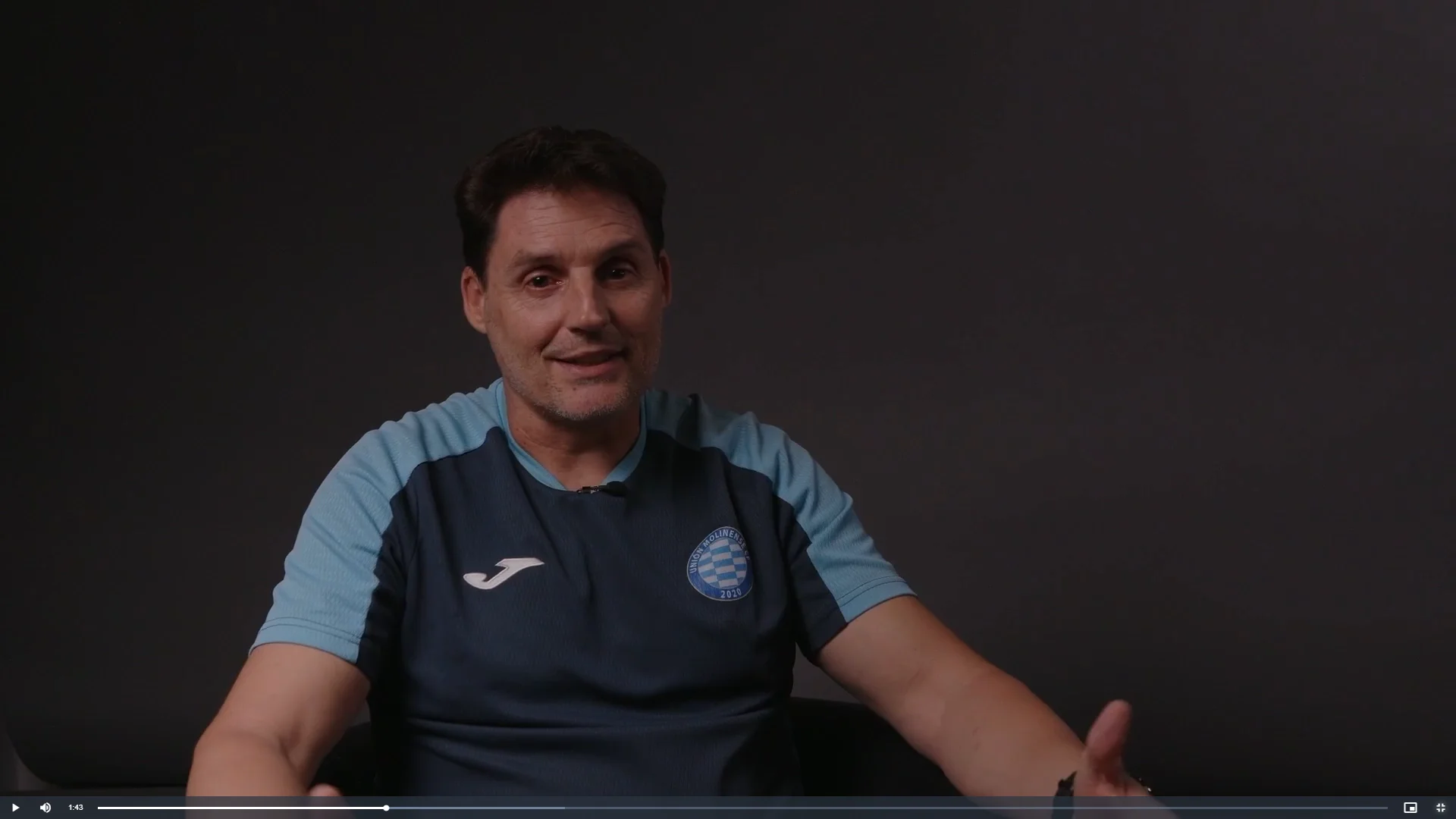 Lee más sobre el artículo Óscar Pulido: de la élite al fútbol base, una lección de valores y formación